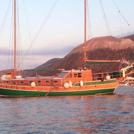 بوتيل Goktuga Boat&breakfast *